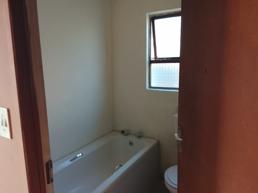  Bedroom Property for Sale in Umrhabulo Triangle Western Cape